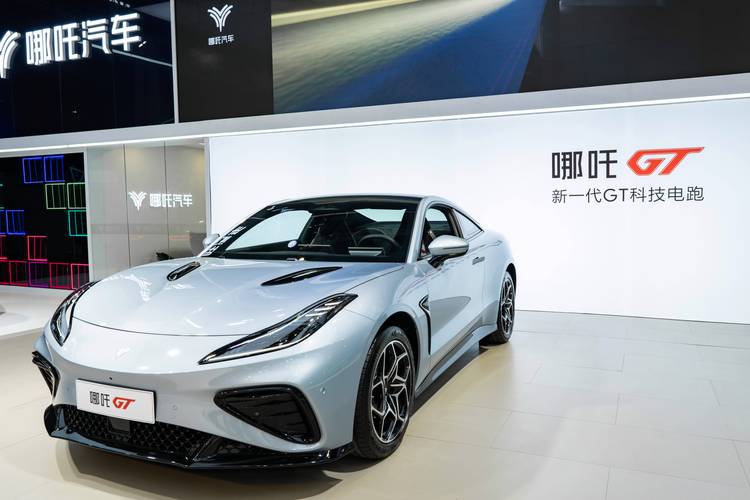 惠州168哪吒汽车在智能汽车领域的表现，领途汽车在新能源汽车市场中的影响力